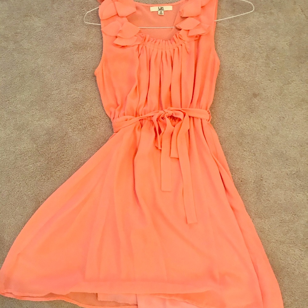 Above the knee, sleeveless dress